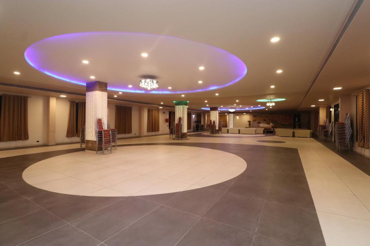 Oyo 33387 Laxmi Lawn And Resort Suite Lucknow Exterior photo
