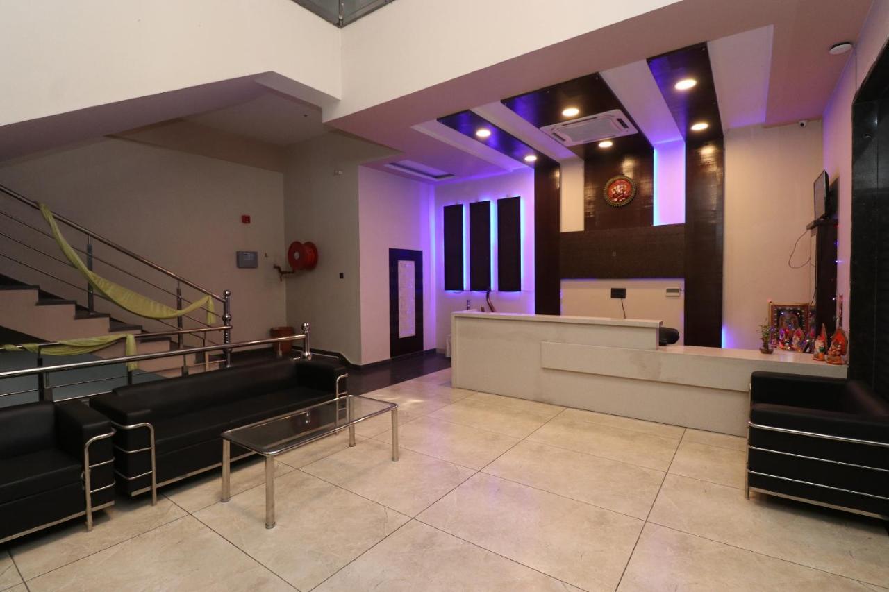 Oyo 33387 Laxmi Lawn And Resort Suite Lucknow Exterior photo